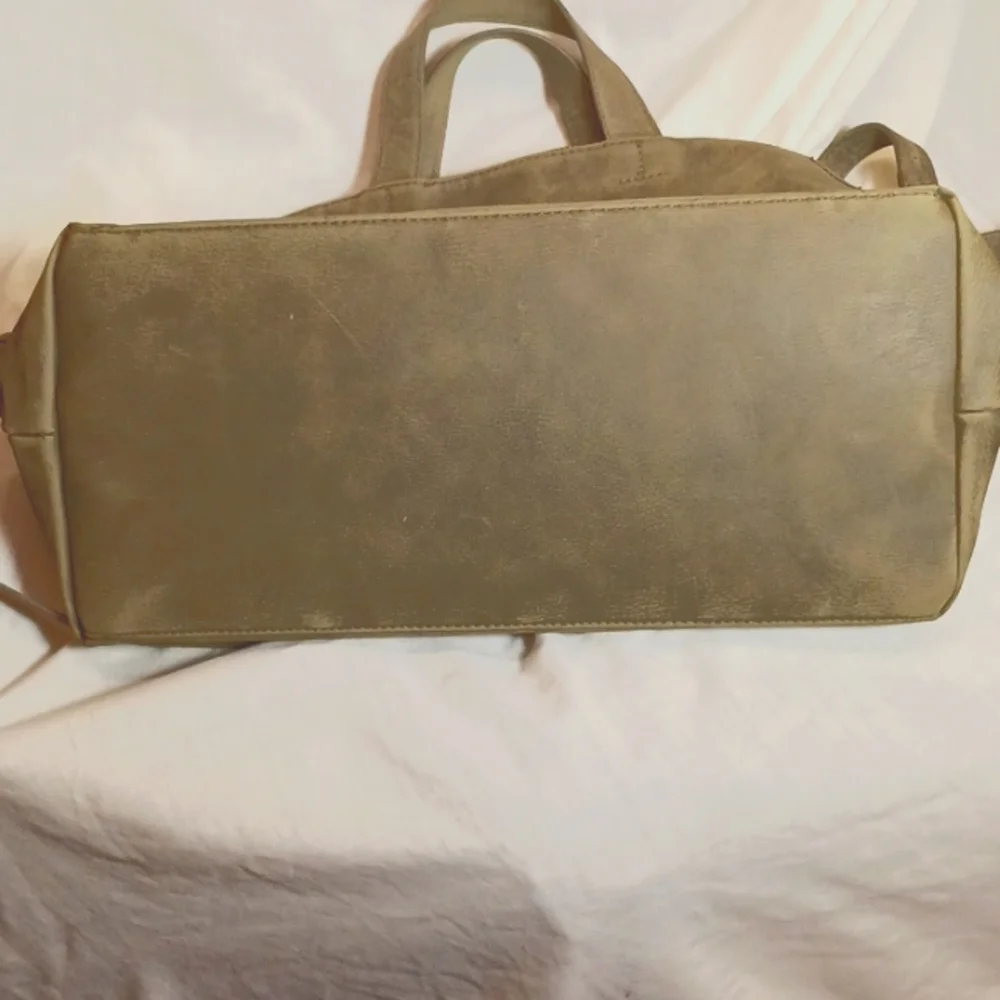 Universal Thread Handbag - Picture 3 of 10